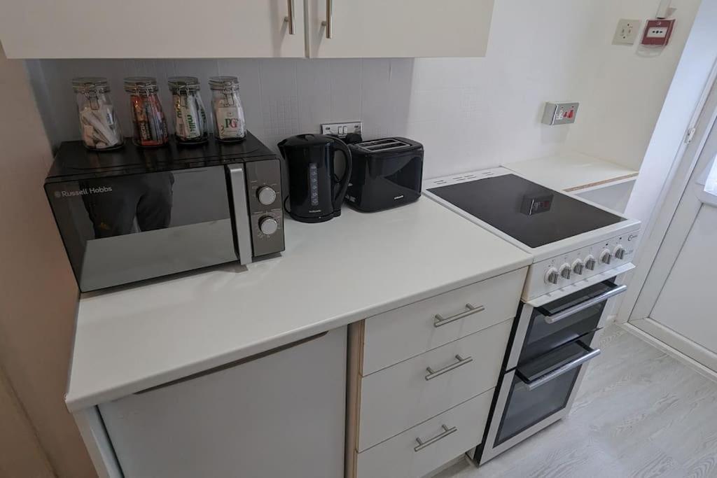 Barton Beachside - Stylish Studio Apartment, Double & Single - Central Beach & Promenade Location - Over 21'S, Family Friendly Only, Id Required Blackpool Exterior foto